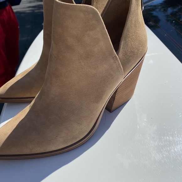 SOLD Steve Madden Booties - Picture 5 of 6